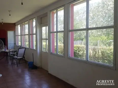 Casa 6 ambientes con 2 baños