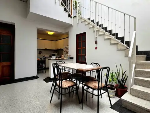 CASA VENTA 3 AMBIENTES MAS DEPENDENCIA COCHERA