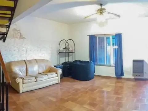 Depto Tipo Casa 3 ambientes con 2 baños