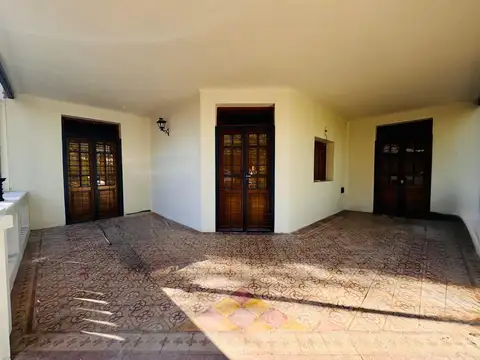 Casa en Alquiler en Arguello, USD 2.000