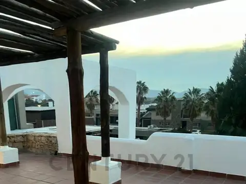 Casa 6 ambientes con 3 baños