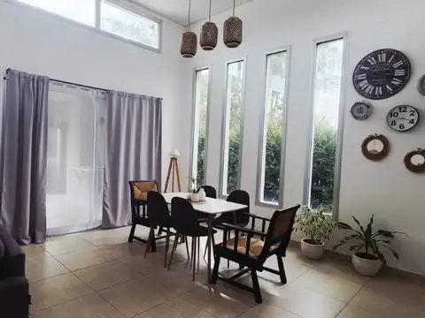 Casa en Venta con 4 cocheras