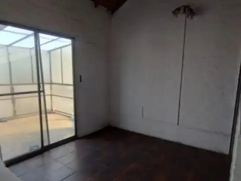 VENTA – CASA EN PLANTA BAJA DE 3 AMBIENTES – GONZÁLEZ CATÁN