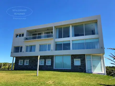 Casa en Venta en Carilo, USD 1.800.000