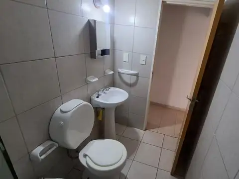 Casa 7 ambientes con 2 baños