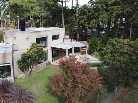 Casa en Barrio Alamos - 8 Huespedes - Piscina - Pinamar