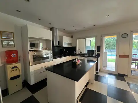 Casa en Alquiler Temporal con 5 cocheras