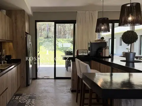 Casa 6 ambientes con 5 baños