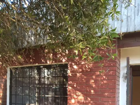 Casa 3 ambientes con 1 baño
