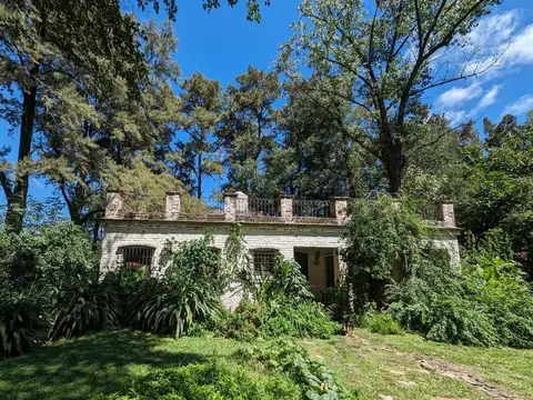 Casa en Venta Del Viso Parque de 2700 m2 Piscina