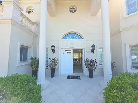 Casa en Venta con 4 cocheras