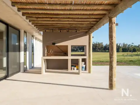 Casa 4 ambientes con 3 baños