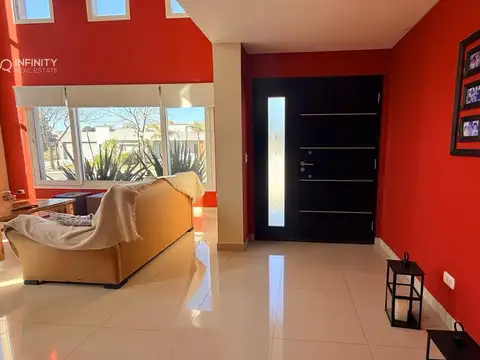 Casa 6 ambientes con 2 baños
