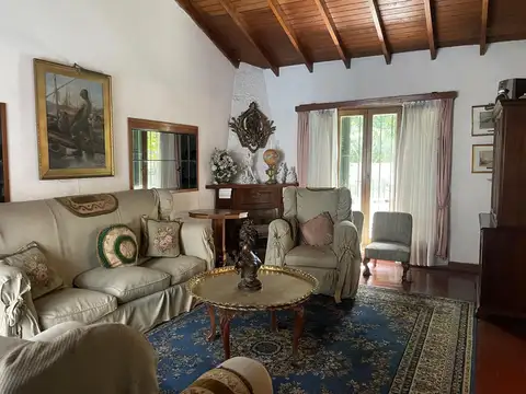 Casa en Venta con 2 cocheras