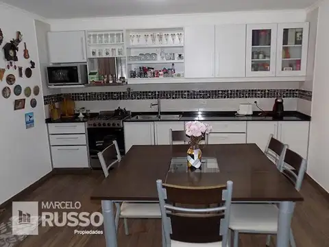 EXCELENTE CHALET 6 AMBIENTES