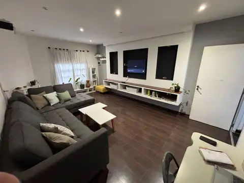 Casa 6 ambientes con 4 baños