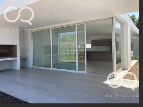 Casa en Venta en Countries y Barrios Cerrados en Ezeiza, USD 295.000