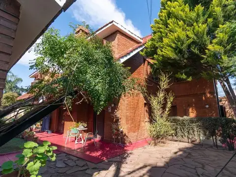 ESPECTACULAR CASA DE 4 DORMITORIOS - ESPAÑA 2800