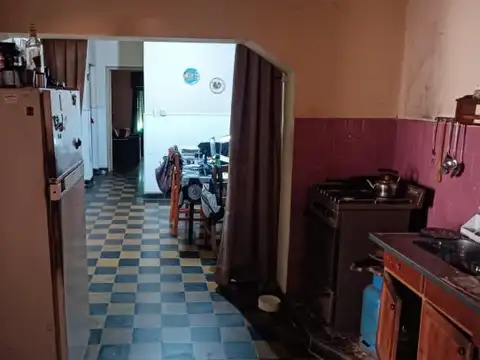 Casa 7 ambientes con 1 baño