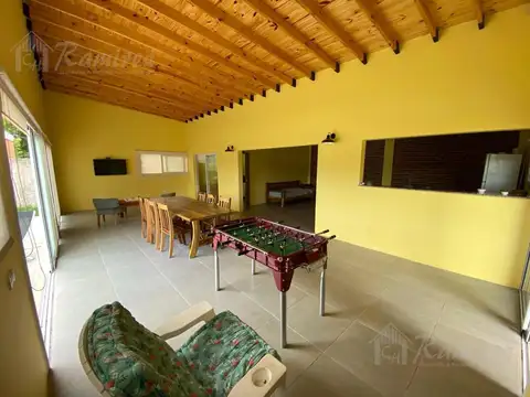 Casa 2 ambientes con 2 baños