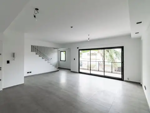 Depto Tipo Casa 3 ambientes con 2 baños
