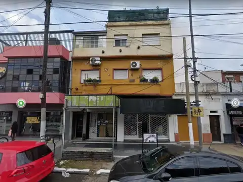 LOCAL CON PH DE 3 AMBIENTES.- ACEPTA PERMUTA