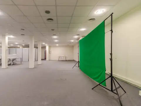 Oficina 5 ambientes con 4 baños