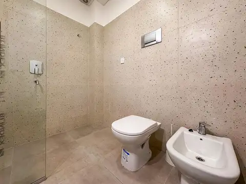 VENTA | PERMUTA casa al frente en planta alta, dos dormitorios. Pichincha, Rosario