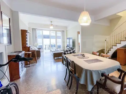 Casa 6 ambientes con 2 baños