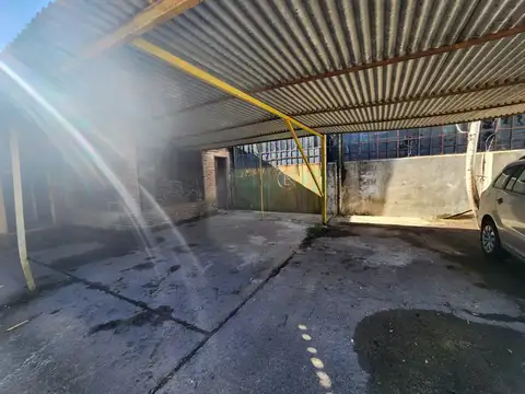 GALPON 570 M2 - IDEAL DEPÓSITO - + 90 M2 BAULERA Y BAÑO + 2 COCHERAS