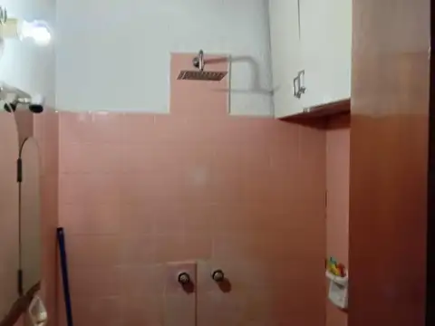 Departamento interno en 139 / 46 y 47 1 dormitorio, patio con parrilla techo plegable.