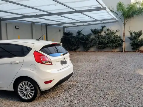 Cochera fija y cubierta en Villa Urquiza a metros del Subte Linea B. Los Incas