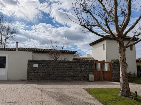 Casa en Alquiler en Santa Maria del Tigre, USD 2.400