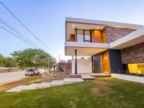 Casa en Venta en Jesús María, USD 240.000