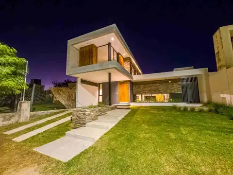 Casa a Estrenar Frente a la Costanera Jesus Maria
