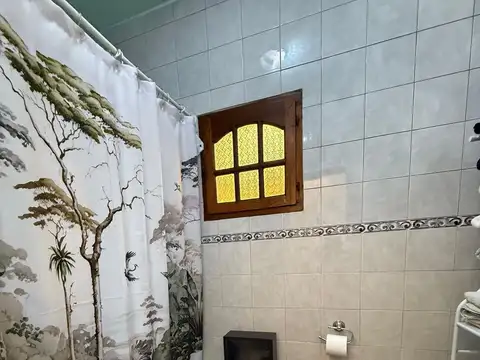 CASA EN VENTA 5 AMBIENTES MAS UN DPTO 3 AMBIENTES