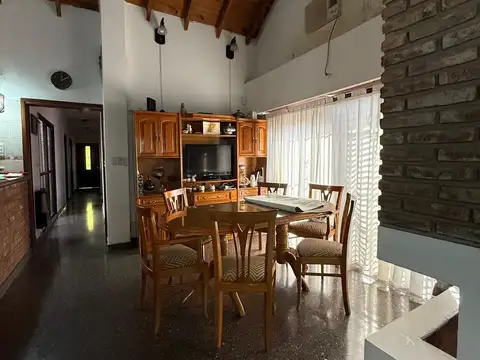 CASA EN VENTA 5 AMBIENTES MAS UN DPTO 3 AMBIENTES