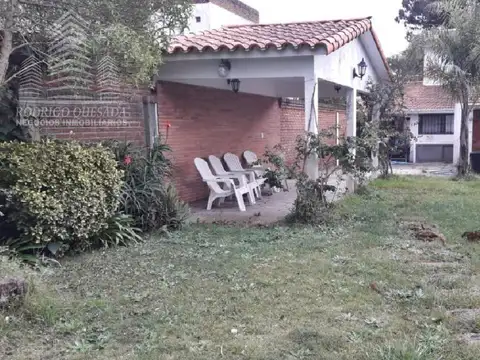 Casa 5 ambientes con 4 baños