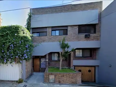 Casa en excelente ubicación en el bajo de Vicente López