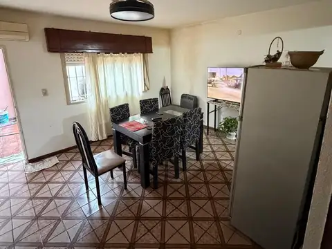 Casa 4 ambientes con 2 baños