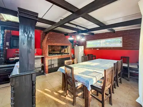 Casa 6 ambientes con 4 baños