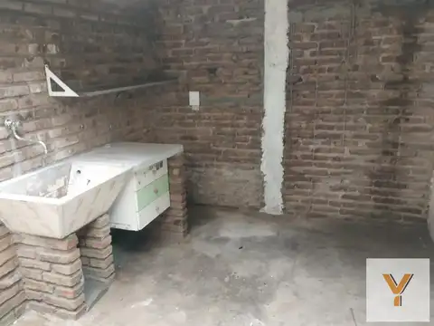Casa en alquiler - 4 Dormitorios 1 Baño - Florencio Varela