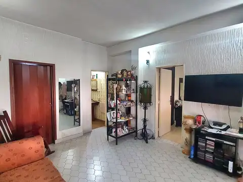 Casa 6 ambientes con 2 baños