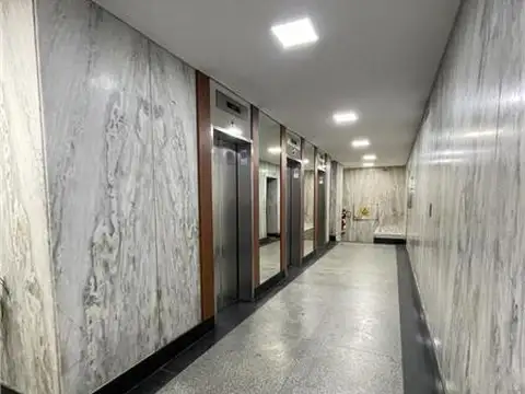 Oficina en Venta con 3 cocheras