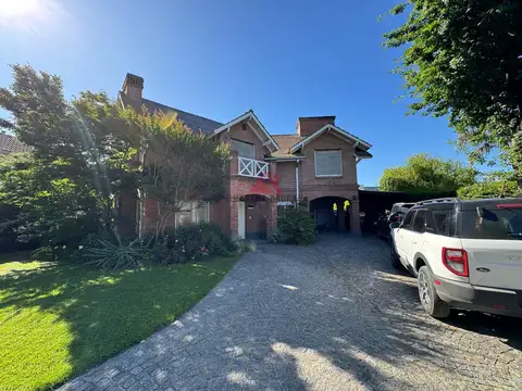 Casa en Venta con 2 cocheras