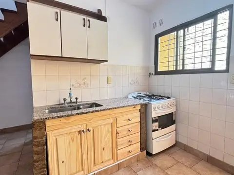 Depto Tipo Casa en Alquiler en Quilmes, $ 450.000