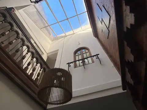 Triplex en alquiler frente a estación Don Bosco con cochera