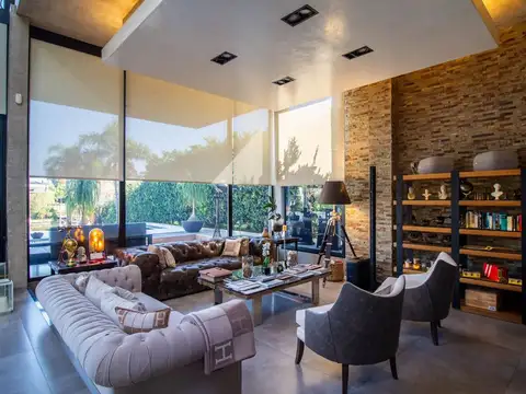 Casa en Venta en Albanueva, USD 2.750.000