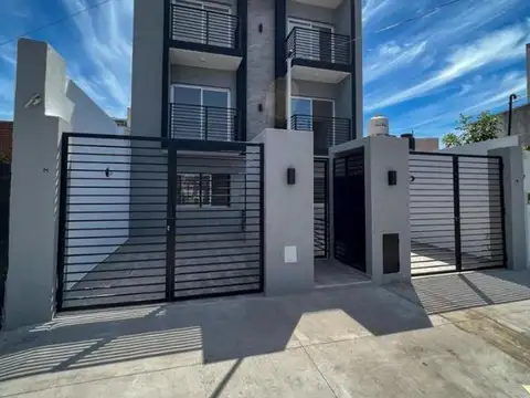 DEPARTAMENTO SEMIPISO AL FRENTE CON BALCON