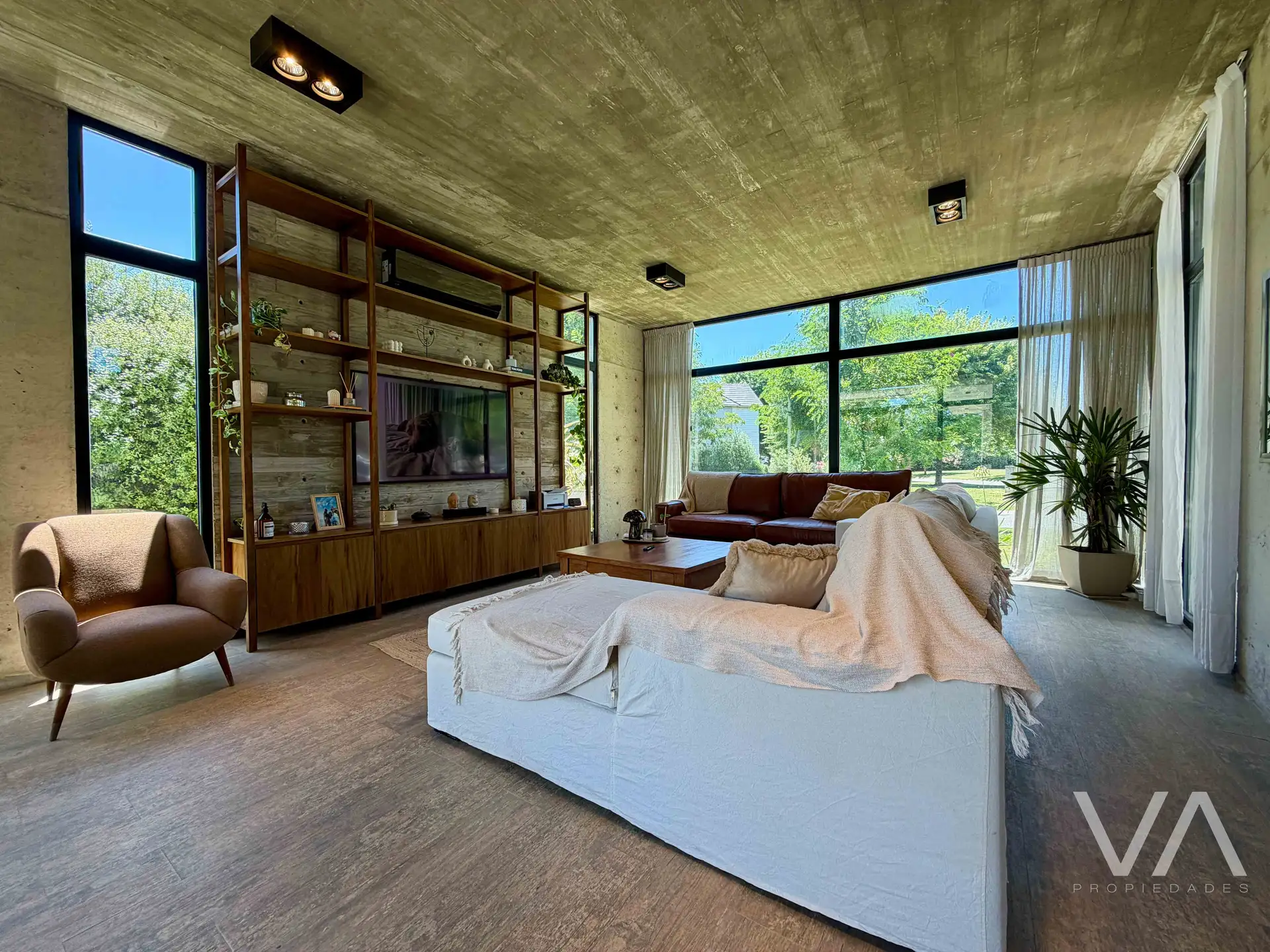 Casa contemporanea con 3 dormitorios. Arenas del Sur.